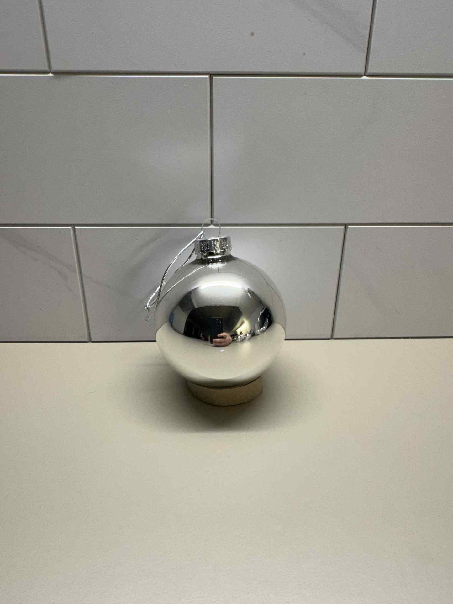 Julekule med navn 6,7 cm Sølv