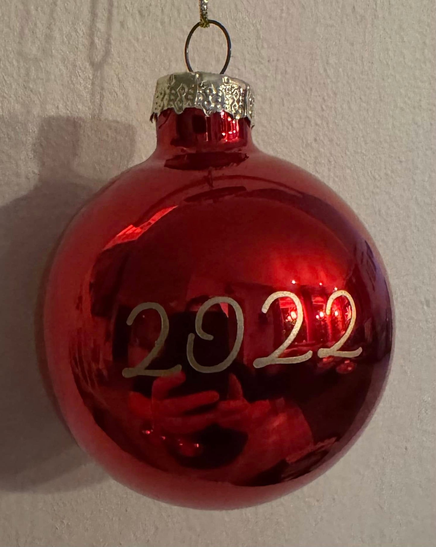 Julekule med navn 8cm Burgunder rød