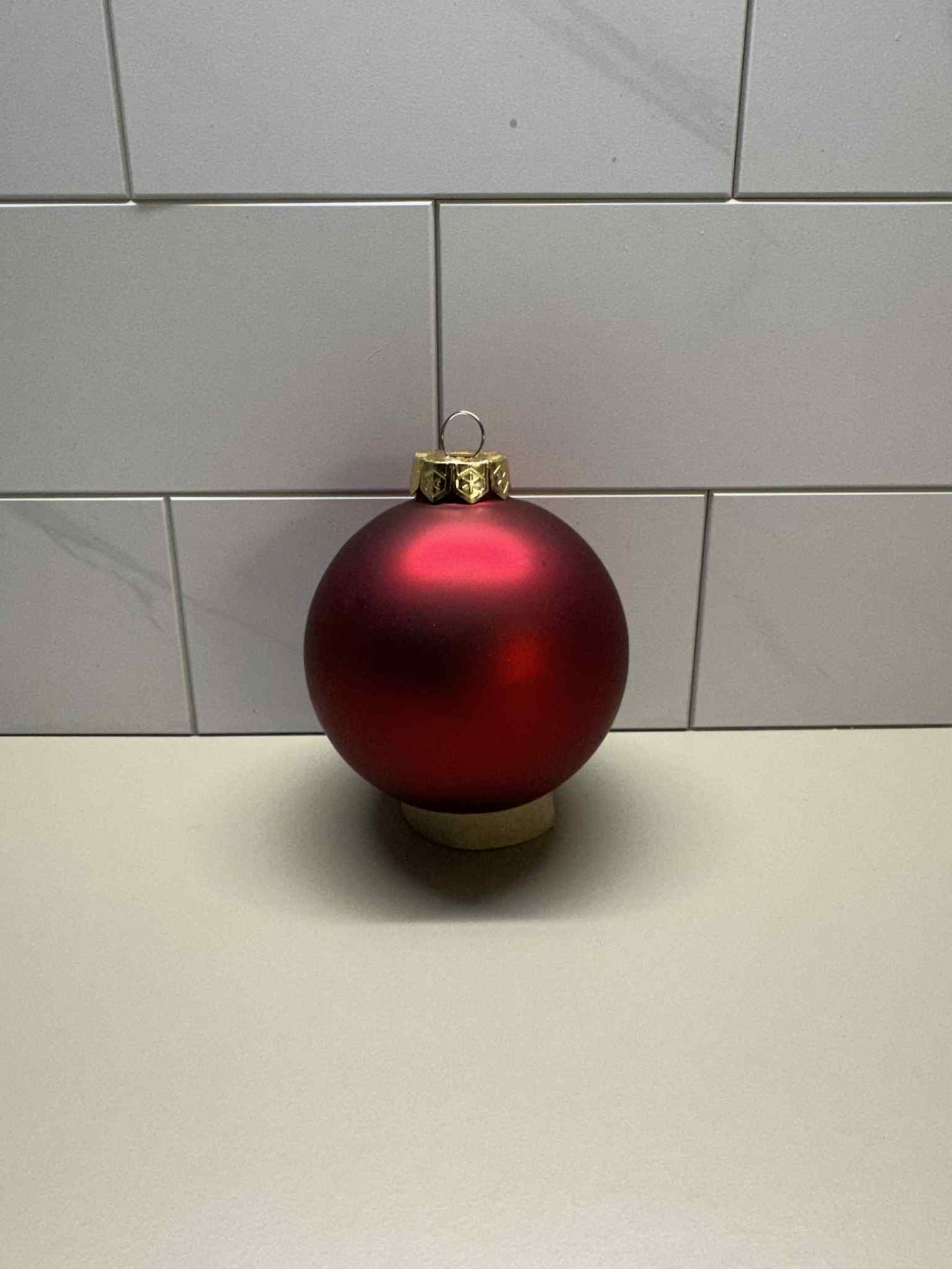 Julekule med navn 8cm Matt rød