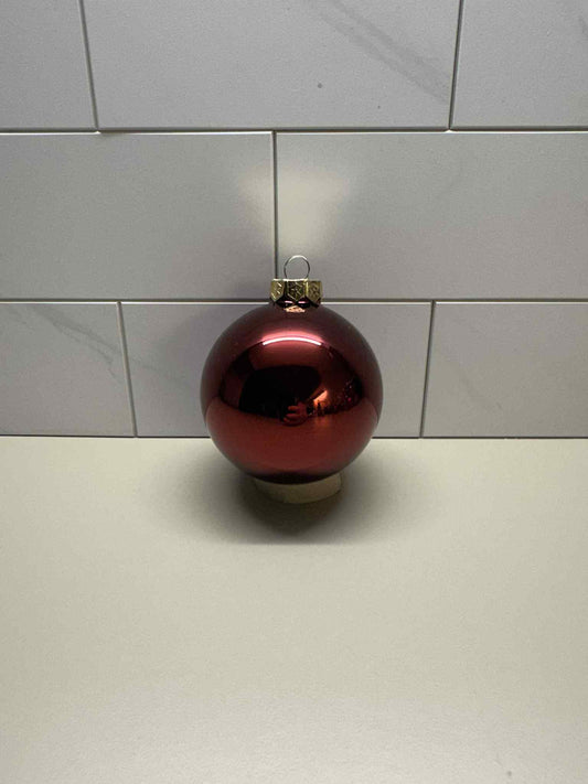 Julekule med navn 8cm Burgunder rød